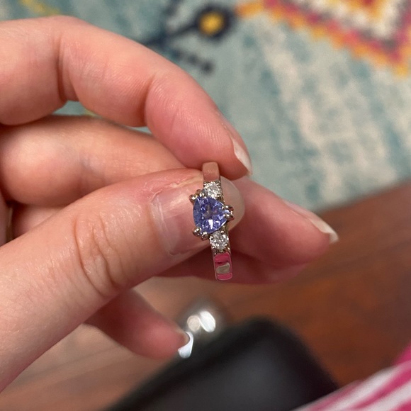 Trillion cut Tanzanite & diamond ring in 14k white gold. Genuine natural stones. - Picture 2 of 5